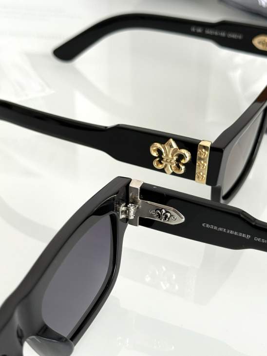Picture of Chrome Hearts Sunglasses _SKUfw73585890fw